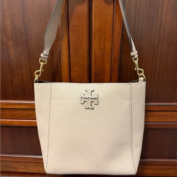 Tory Burch McGraw bucket Cream Leather Shoulder Bag - Picture 1 of 2